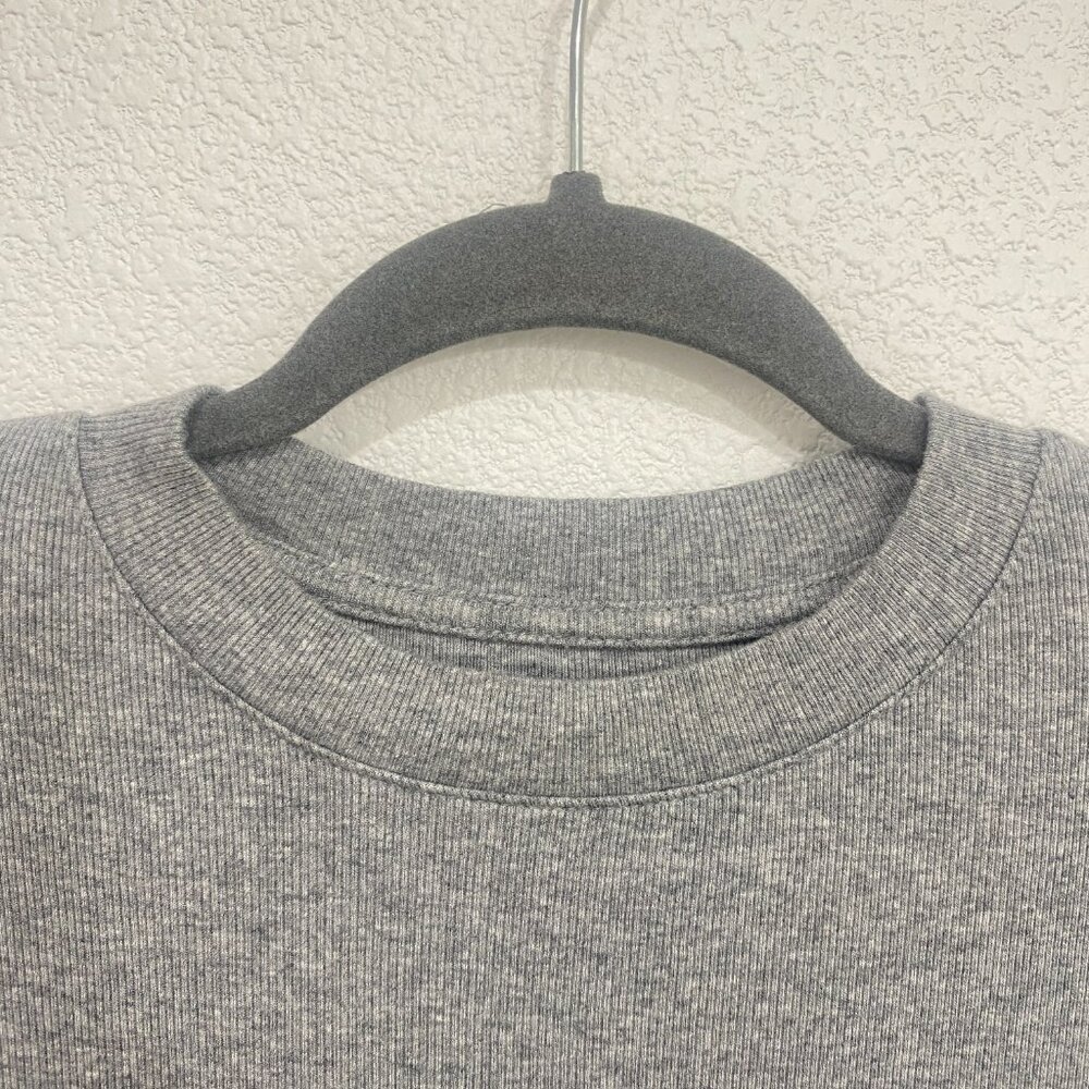 A New Day Gray Ribbed Crew Neck Slim Fit Baby Tee Size Medium - Picture 4 of 5